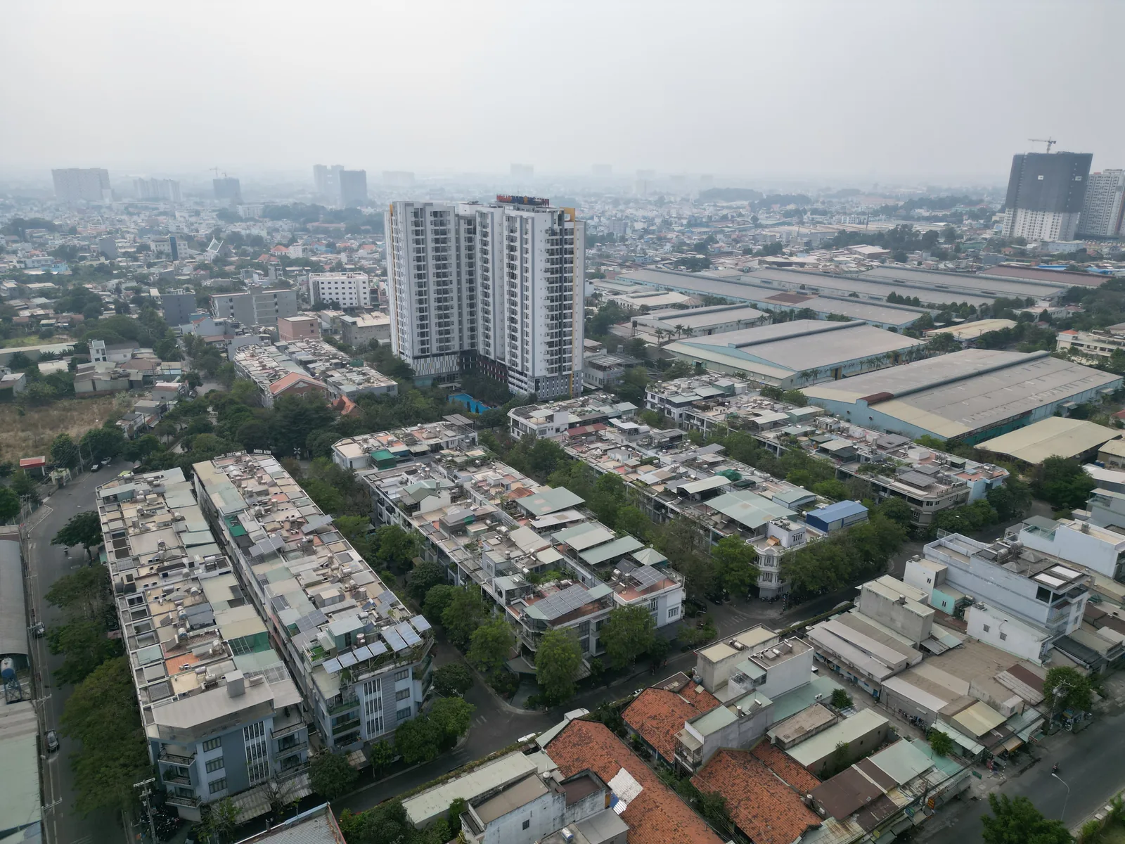 Cho thuê nhà phố Him Lam Phú Đông full nội thất 200 m² – khoảng 18 triệu/tháng