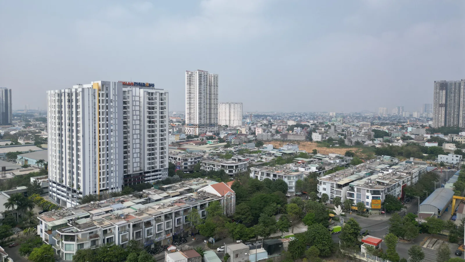 Cho thuê nhà Him Lam Phú Đông 93 m², 4 tầng – khoảng 20 triệu/tháng